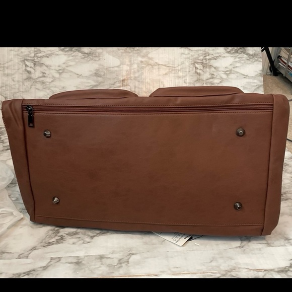 NWT Faux Leather Travel Bag - Picture 6 of 12